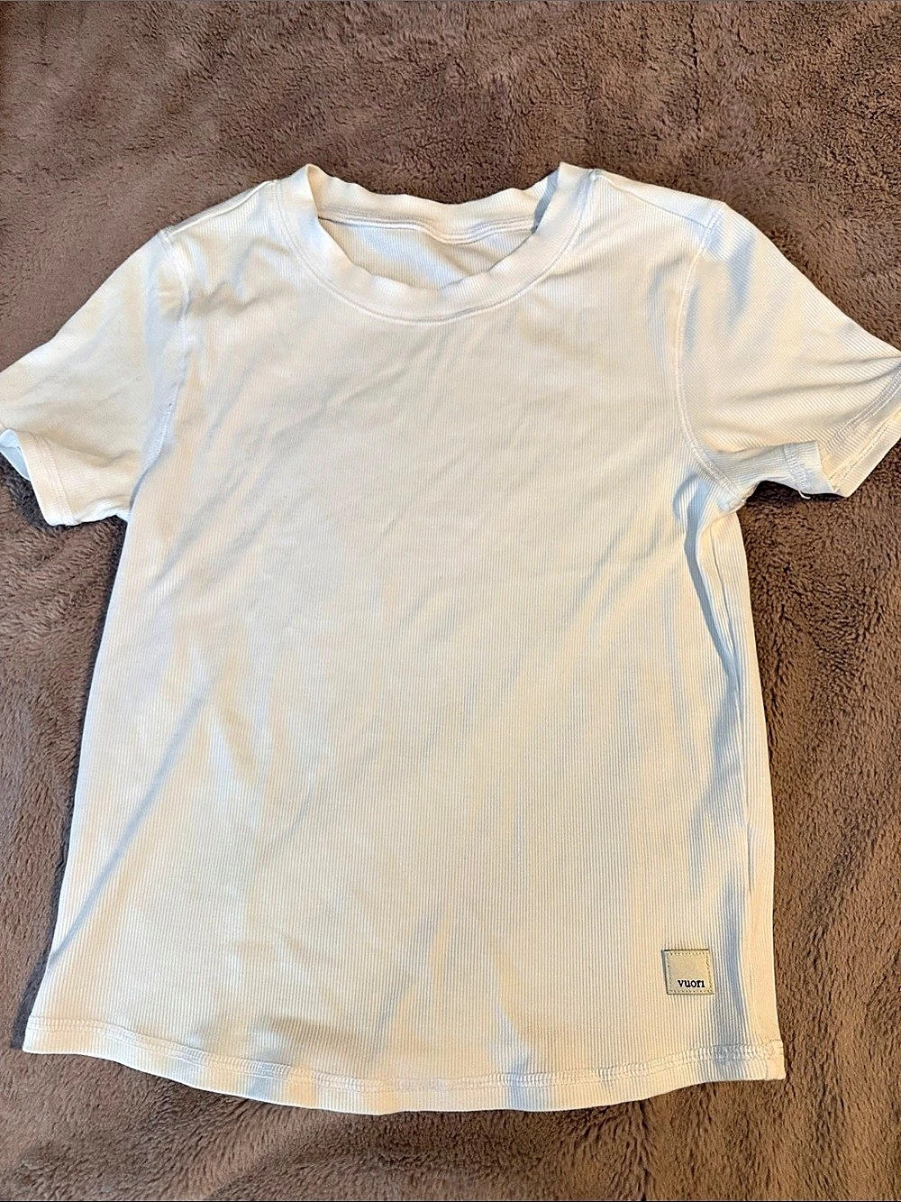 Vuori Pose Fitted Tee Short Sleeve in White. Worn once. Would fit XS - SM